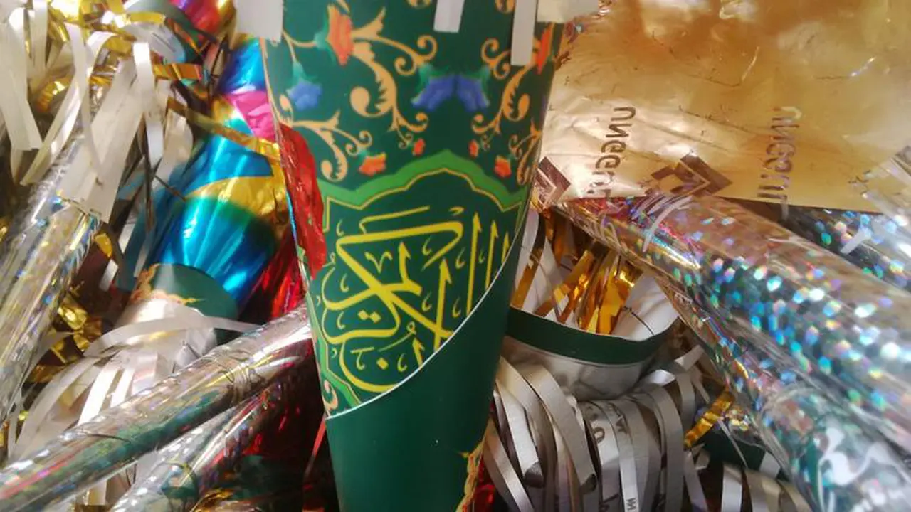 OMG, Minimarket di Kendal Jual Terompet Dari Kertas Sampul Alqura