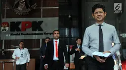 Wakil Ketua KPK, Laode Muhammad Syarif usai melakukan pertemuan dengan para petinggi anti korupsi dari Negara Afghanistan di Gedung KPK, Jakarta (11/3). Pertemuan membahas penanganan tidak pidana korupsi dan pencegahan. (merdeka.com/dwi narwoko)