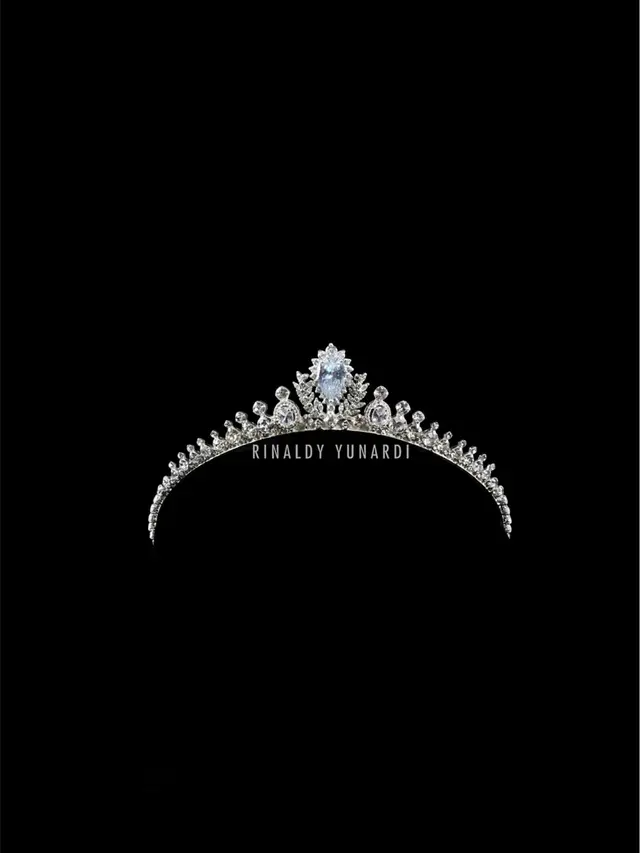 Delena Reuni untuk Rare Beauty, Tiara Mini Selena Gomez Karya Rinaldy A. Yunardi