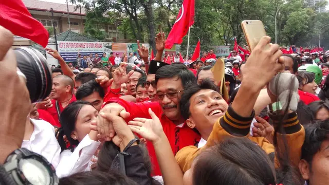 Djarot Saiful Hidayat-Sihar Sitorus mendaftar ke KPU Sumatera Utara.