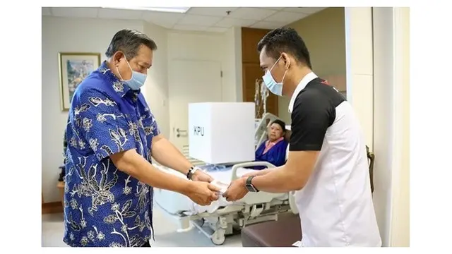 Potret Ibu Ani Yudhoyono Nyoblos Pemilu Di Atas Ranjang Rumah Sakit