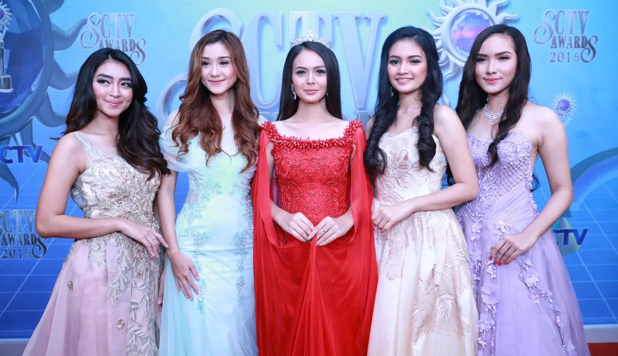 Selain para artis senior dan junior yang hadir pada malam puncak SCTV Awards 2016, beberapa finalis dari Miss Celebrity juga terlihat hadir. (Adrian Putra/Bintang.com)