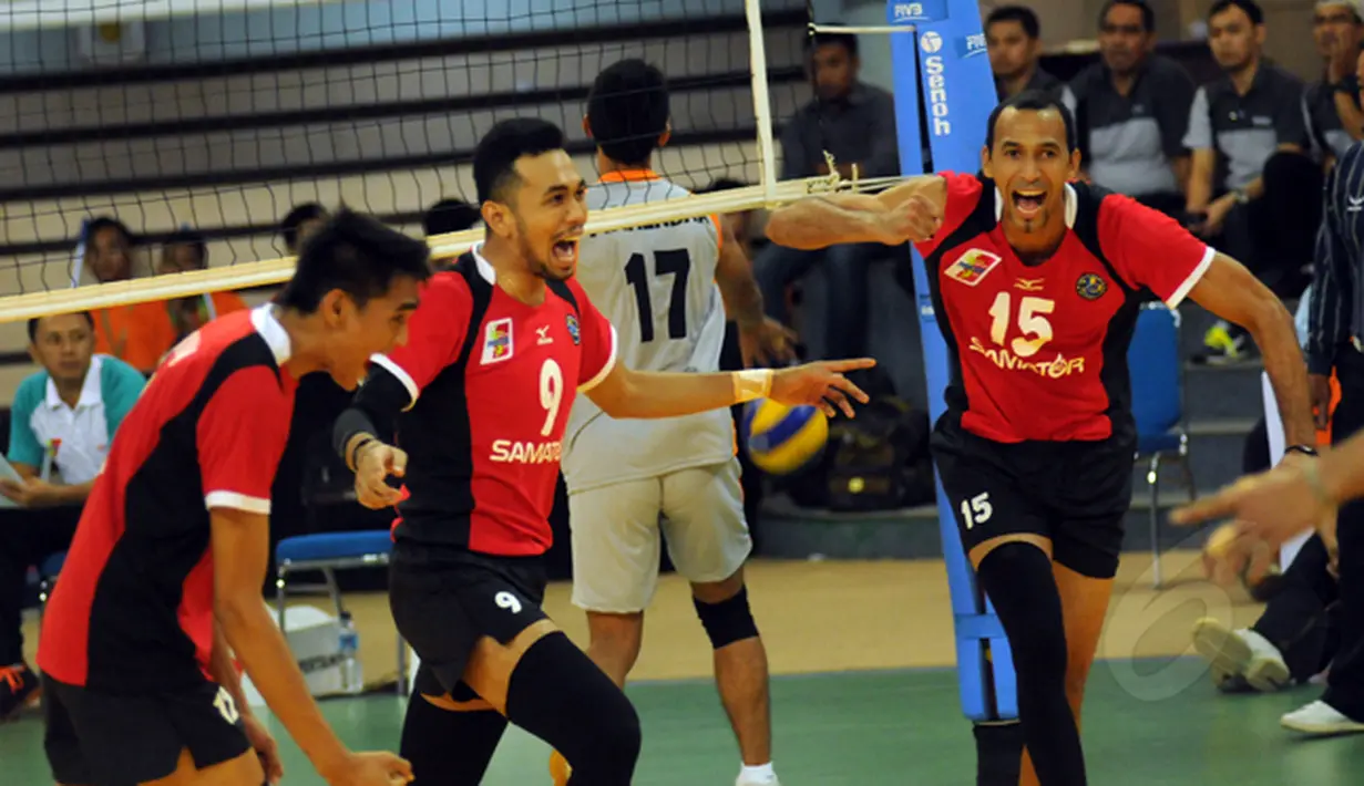 Pevoli Surabaya Samator meluapkan ekspresi usai mengalahkan Jakarta BNI 46 (3-2) di Pertamina Proliga 2015 di Dome Sport Balikpapan, (6/2/2015). Surabaya Samator unggul 3-2 atas Jakarta BNI 46. (Liputan6.com/Helmi Fithriansyah)