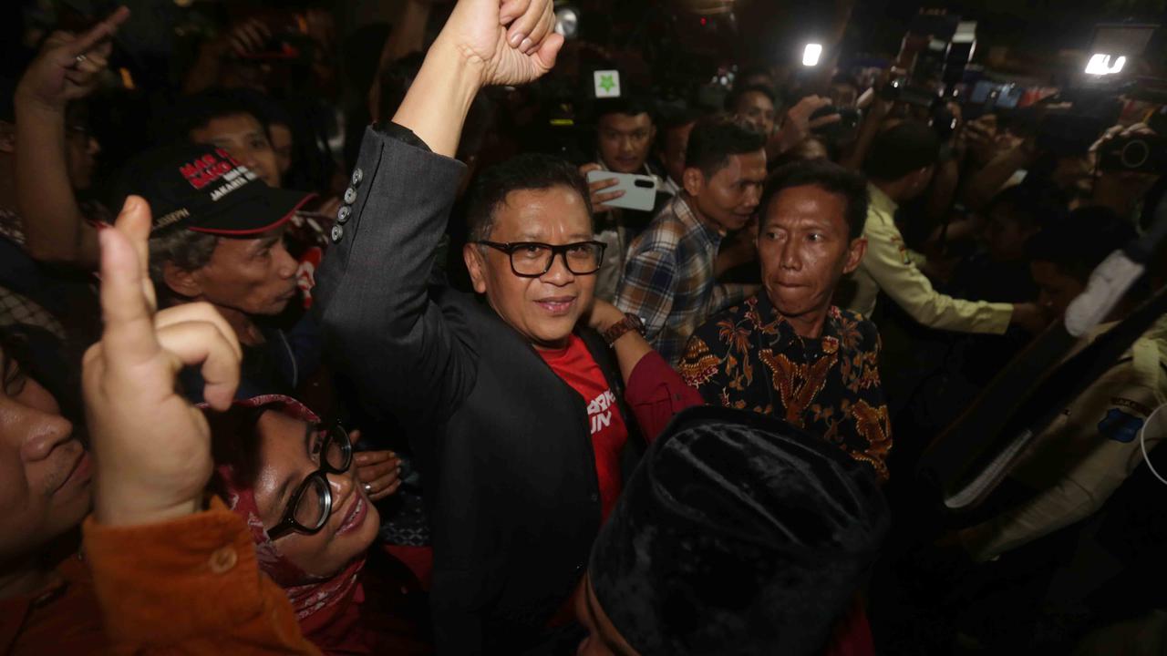 FOTO: Bebas Lewat Amnesti, Hasto Kristiyanto Resmi  Keluar dari Rutan KPK