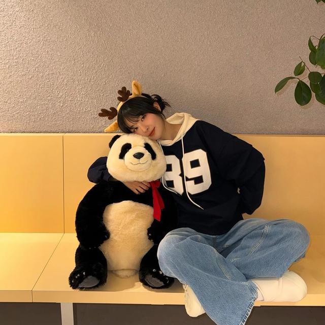 8 Inspirasi Outfit Musim Dingin ala Idol K-Pop, Jisoo BLACKPINK hingga Wonyoung IVE