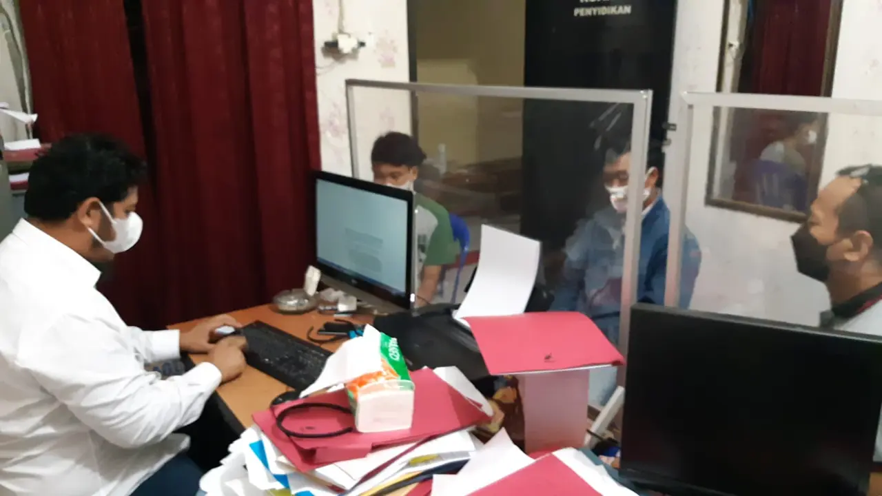 Terduga pelaku pemeerkosaan balita diperiksa penyidik Satreskrim Polresta Banyumas. (Foto: Liputan6.com/Humas Polres Banyumas)