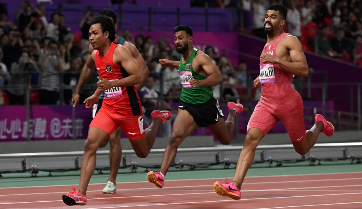 Adapun medali perunggu menjadi milik atlet Malaysia, Muhammad Azeem Bin Mohd Fahmi yang mencatat waktu 10,11 detik. (WILLIAM WEST/AFP)