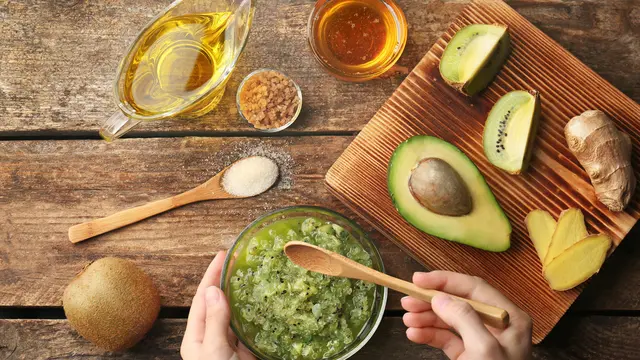 Menghaluskan Rambut Keriting agar Lebih Mudah Diatur Ternyata Nggak Susah, Begini Tipsnya!