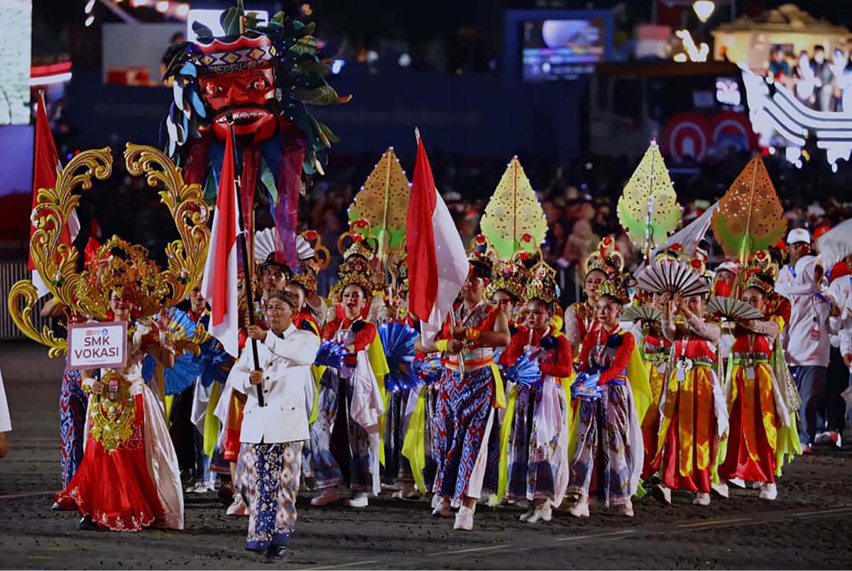 FOTO: Meriah! Pesta Rakyat & Karnaval HUT ke-80 RI Dimeriahkan TNI dan Kemhan