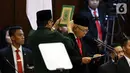 Ma'ruf Amin membacakan sumpah jabatan saat dilantik menjadi Wakil Presiden RI periode 2019-2024 di Gedung Nusantara, Jakarta, Minggu (20/10/2019).  Joko Widodo atau Jokowi dan Ma'ruf Amin resmi dilantik sebagai Presiden dan Wakil Presiden RI periode 2019-2024. (Liputan6.com/JohanTallo)