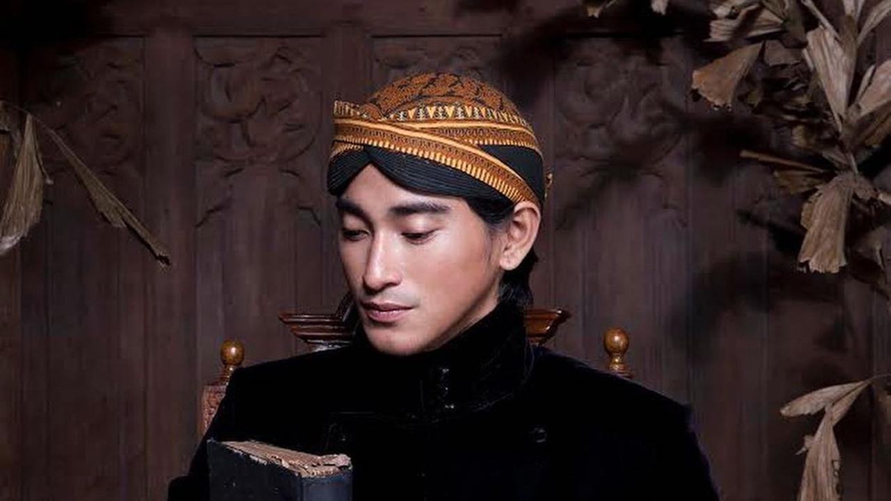 Makin Berwibawa, Ini Potret Gagah Bio One Memakai Busana Adat Jawa