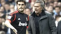 TERTAWA - Jose Mourinho menertawai keputusan FC Porto mendatangkan Iker Casillas. (Guardian)