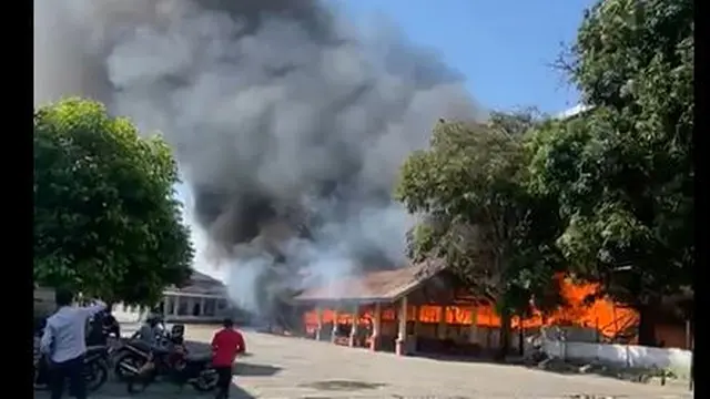 Tangkapan layar kebakaran di area kantor Bupati Bulukumba.