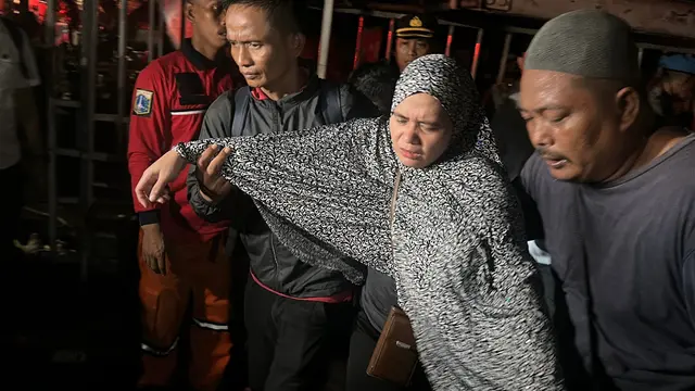 Ibu Cari Anak di Kebakaran Pasar Taman Puring