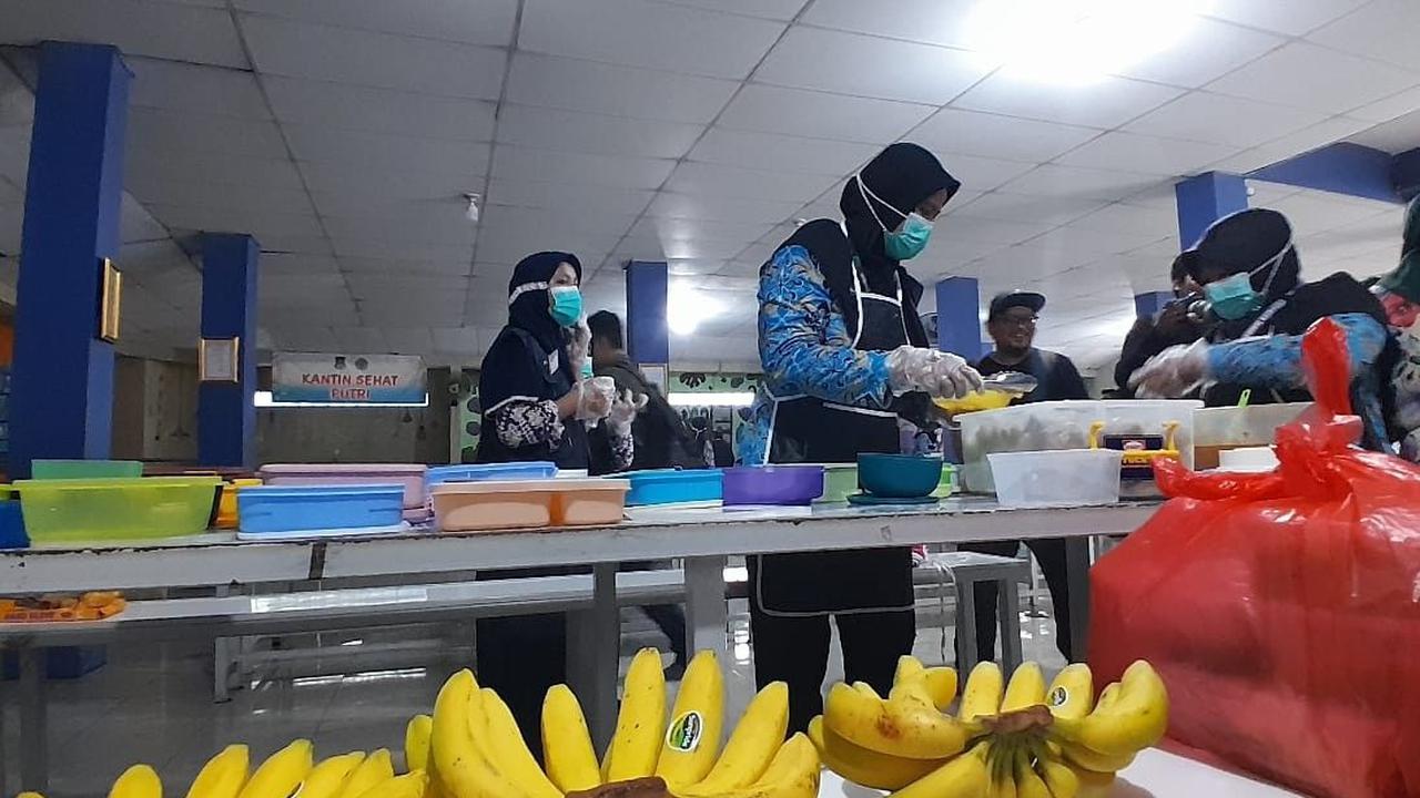 Hal tersebut, dia sampaikan saat mengajukan interupsi di rapat paripurna sidang ke-13 masa persidangan IV tahun 2023-2024. Dia mengatakan, wacana tersebut telah membuat resah para masyarakat terutama para guru.
