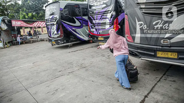 FOTO: Sebagian Pemudik Pulang Kampung Lebih Awal Hindari Puncak Arus MudikFOTO: Sebagian Pemudik Pulang Kampung Lebih Awal Hindari Puncak Arus Mudik