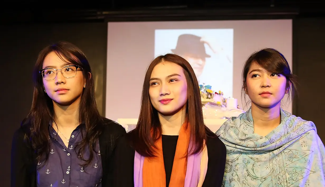 Sosok Inao Jiro memang bukan hanya sekedar seorang manajer bagi JKT 48, namun juga ayah yang selalu bisa menjadi tempat mencurahkan isi hati dan memberikan masukan untuk para member. (Bambang E. Ros/Bintang.com)