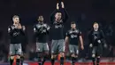 Pemain  Southampton, Maya Yoshida dan rekan-rekannya merayakan kemenangan 2-0 saat melawan Arsenal pada laga Piala Liga Inggris 2016-2017 di Emirates Stadium, (30/11/2016). (Reuters/Stefan Wermuth) 