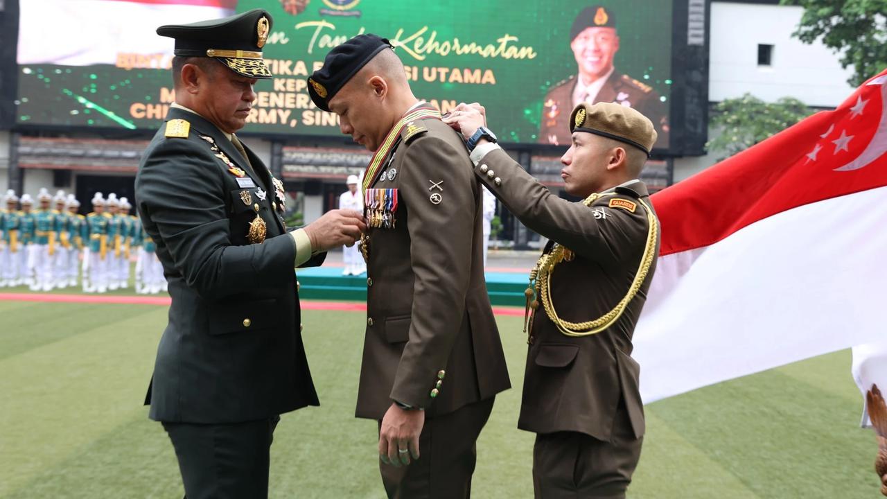 FOTO: Kasad   Maruli Terima Kunjungan Kepala Angkatan Darat Singapura