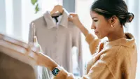 Ilustrasi memilih pakaian yang sustainable fashion/Copyright pexels.com/Liza Summer