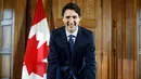 PM Kanada Justin Trudeau saat melakukan sesi wawancara di kantornya, Parliament Hill, Ontario , Kanada , 19 Mei 2016. Kebijakan kontroversi seperti melegalkan ganja di Kanada juga akan segera ia realisasikan pria 43 tahun ini. (REUTERS / Chris Wattie)
