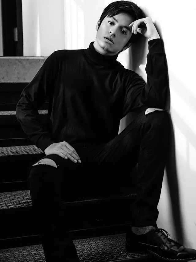 OOTD Angga Yunanda dengan Baju Hitam