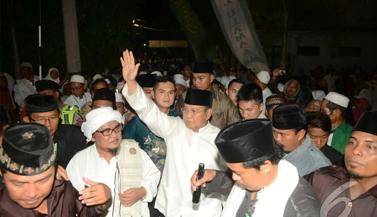 Capres Prabowo Subianto mengunjungi Pondok Pesantren Al-Qodiri di Jember, Jawa Timur, Kamis (5/6) (Liputan6.com/Johan Tallo)