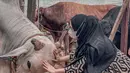 Ricis Ricis mengaku langsung sayang dengan sapinya itu dan sempat meminta saran nama dari netizen. "Langsung sayang banget sama kamu ❤️ bantu kasih nama dong temen-temen..," tulis Ricis di keterangan Instagram. (Instagram/riaricis1795)