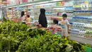 BPKPN mengedukasi pelaku usaha dengan barang yang masuk dari distributor dengan pengecekan Standar Nasional Indonesia (SNI). (merdeka.com/imam buhori)