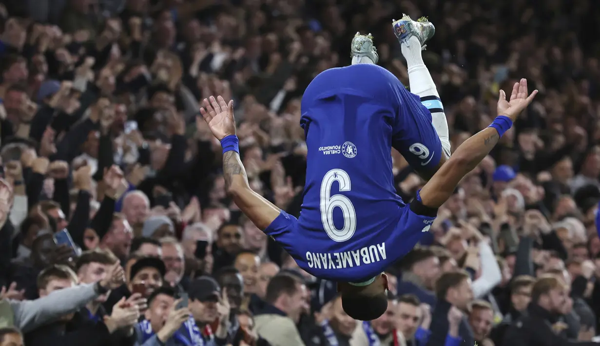 Chelsea kembali menggencarkan serangan di awal babak kedua. Hasilnya, Pierre-Emerick Aubameyang mampu menggandakan skor menjadi 2-0 lewat golnya usai menerima umpan silang Reece James. (AP/Ian Walton)