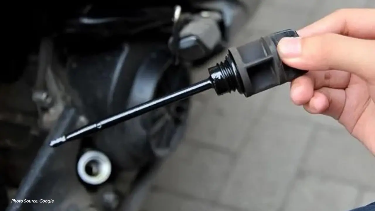 Cek oli sepeda motor (Wahana Honda)