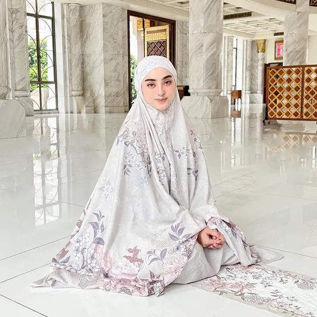7 Potret Dinan Fajrina, Istri Doni Salmanan yang Tetap Dukung Sang Suami