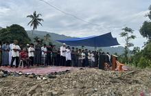 Keteguhan Warga Agam Rayakan Shalat Idul Fitri di Lapangan Pasca Galodo