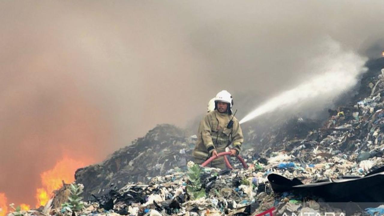 Pemilik kandang sapi, Ronjimun mengatakan kebakaran itu terjadi sekitar pukul 13.00 WIB. Kendati demikian, ia tak mengetahui awal mula api itu muncul.<br>