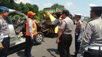 Kecelakaan maut di Tol Cipali kali ini terjadi sekitar pukul 10.15 WIB yang melibatkan antara minibus dan bus.