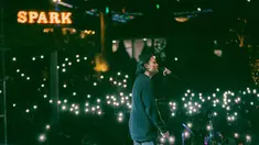 Penyanyi Rizky Febian menggungah aksinya di atas panggung saat tampil pada konser Acara Grand Opening SPARK, Samarinda, Sabtu (2/7/2022) malam. Terimakasih Bubuhanya SAMARINDA  tulis Iky di caption akun miliknya. (Instagram/rizkyfbian)