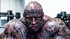 Jens Dalsgaard telah mentato penuh tubuhnya dan melakukan berbagai cara agar mirip tokoh kartun "The Beast" dalam cerita Beauty and The Beast. Pria asal Denmark ini setidaknya telah memiliki 40 tato yang menutupi wajahnya. (dailymail.co.uk)