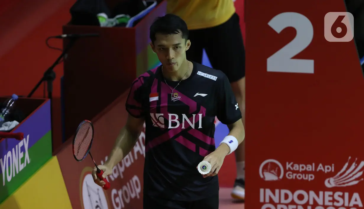 Di gim ketiga, Jonatan Christie sempat unggul melaju duluan tapi dipepet 6-7. Jojo unggul di interval, 11-8. (Liputan6.com/Helmi Fithriansyah)