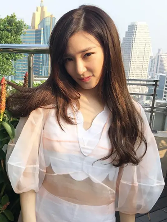 Mantan kekasih Nickchun 2PM ini juga berbagi rahasia kulit mulusnya. Tiffany mengaku ia tak banyak merogoh kocek besar, ia lebih memilih bahan tradisional demi merawat kulit indahnya. (viainstagram@xolovestephie/Bintang.com)