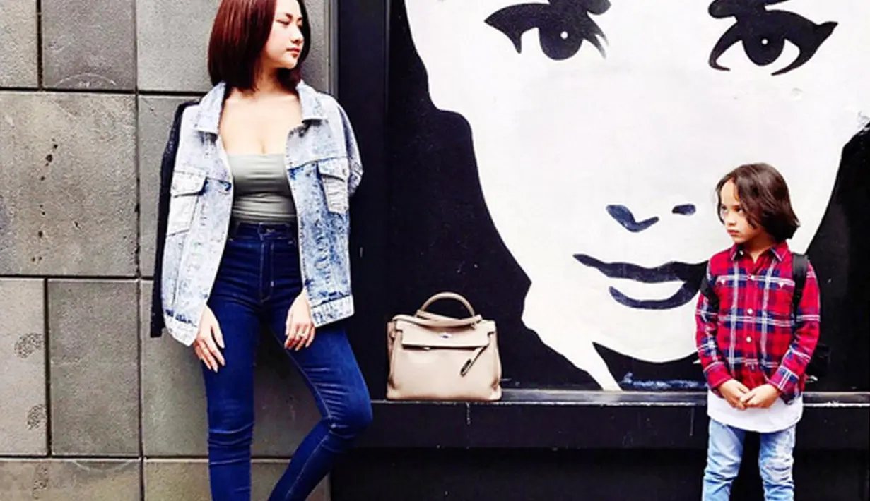 Melihat kesibukan BCL di dunia hiburan, tak heran jika dirinya kerap mendapat protes dari sang anak apabila lama tak berjumpa. (Instagram/bclsinclair)