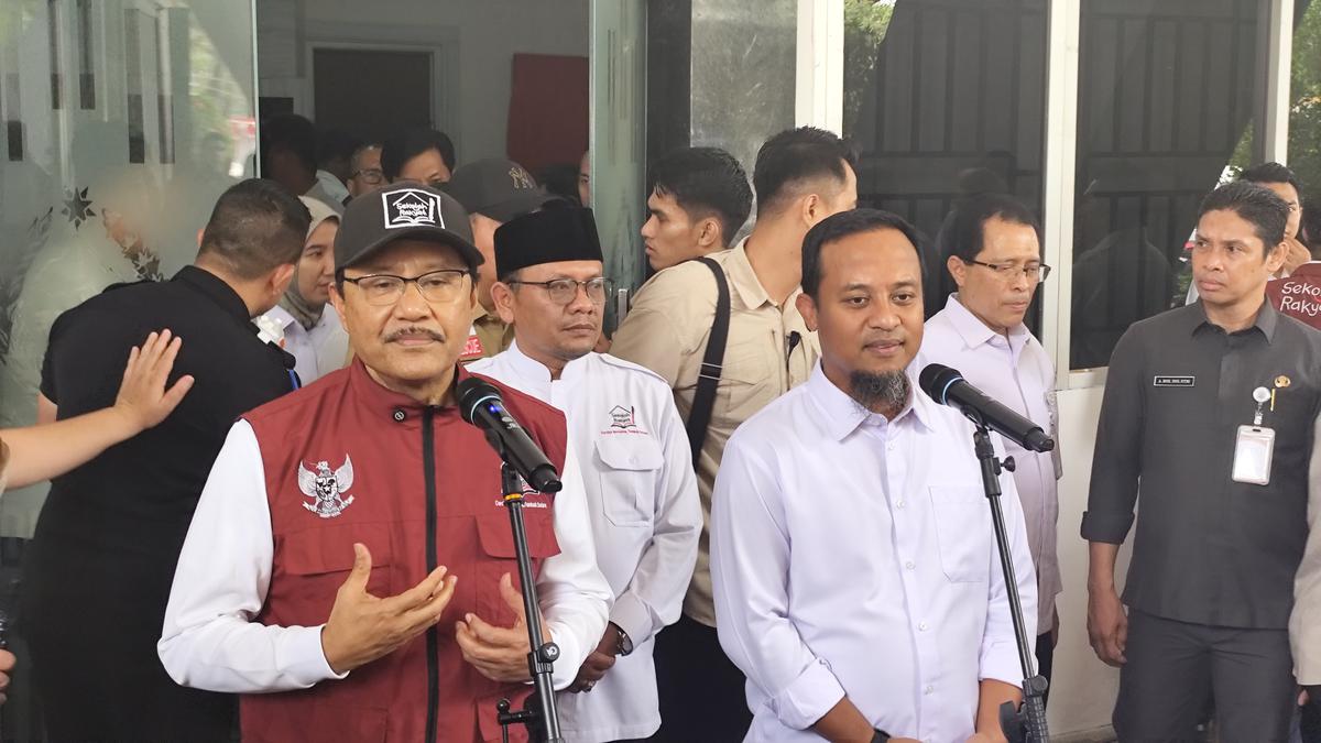 Mensos Gus Ipul memperingati satu satun Sekolah Rakyat di GOR Sudiang, Makassar, Rabu (28/10). (merdeka.com/Ihwan Fajar).