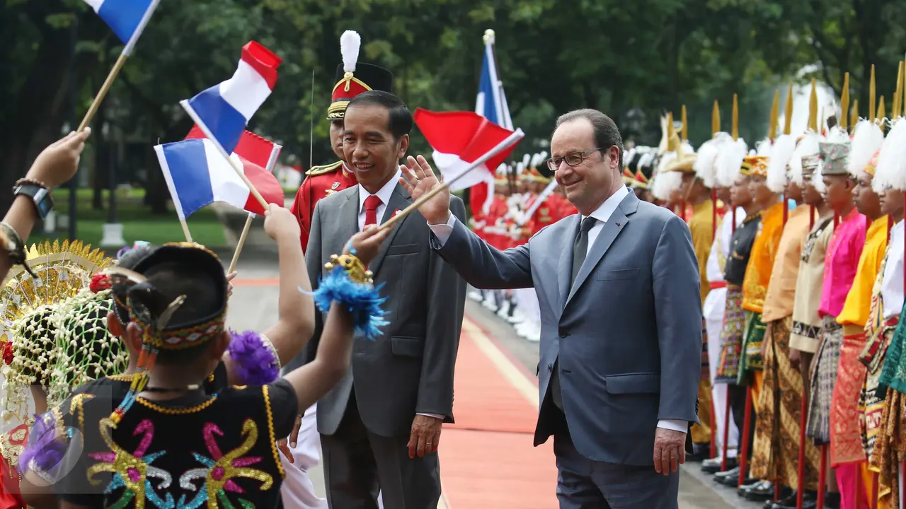 20170329-Jokowi Sambut Presiden Perancis Di Halaman Istana-Angga