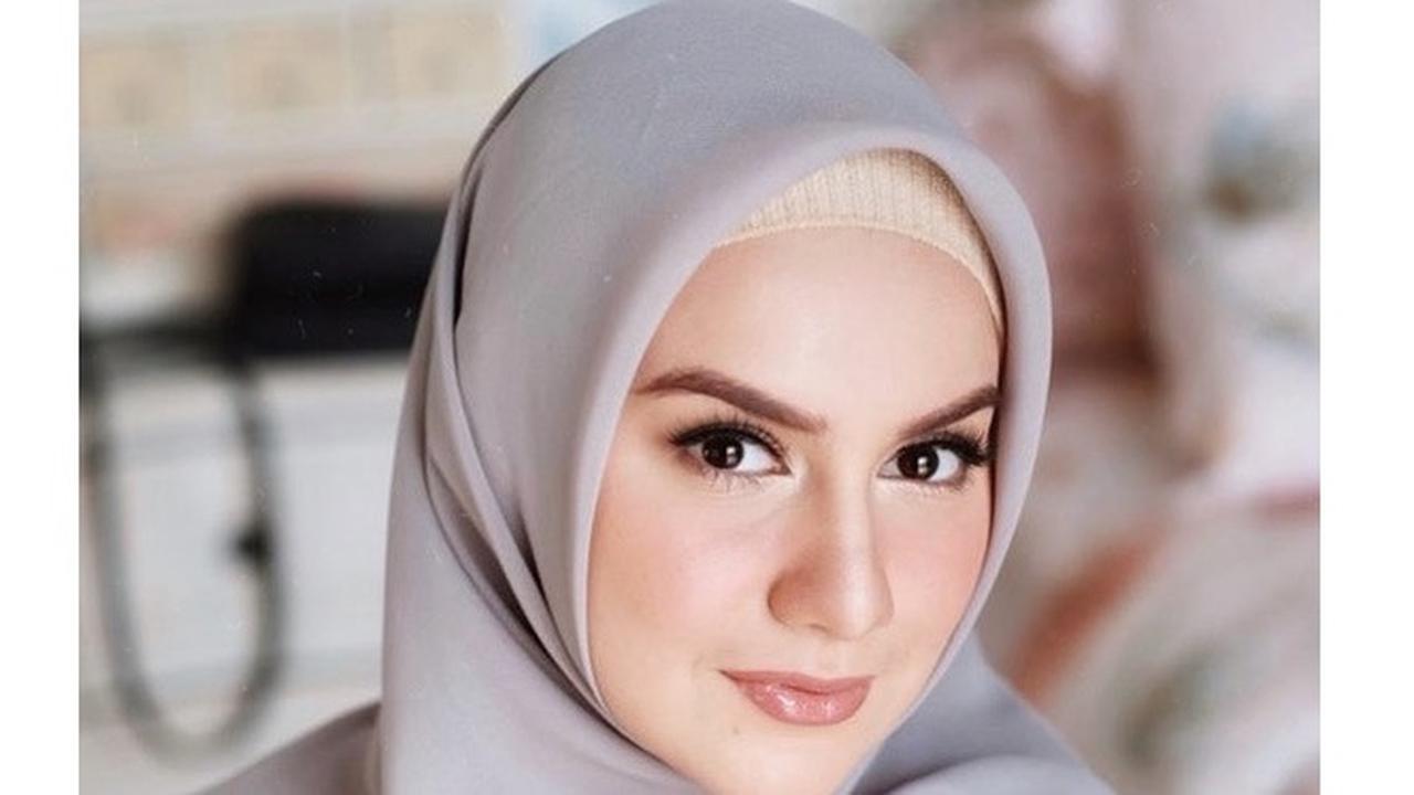 Mantap Berhijab, Ini 6 Potret Penampilan Terbaru Irish Bella