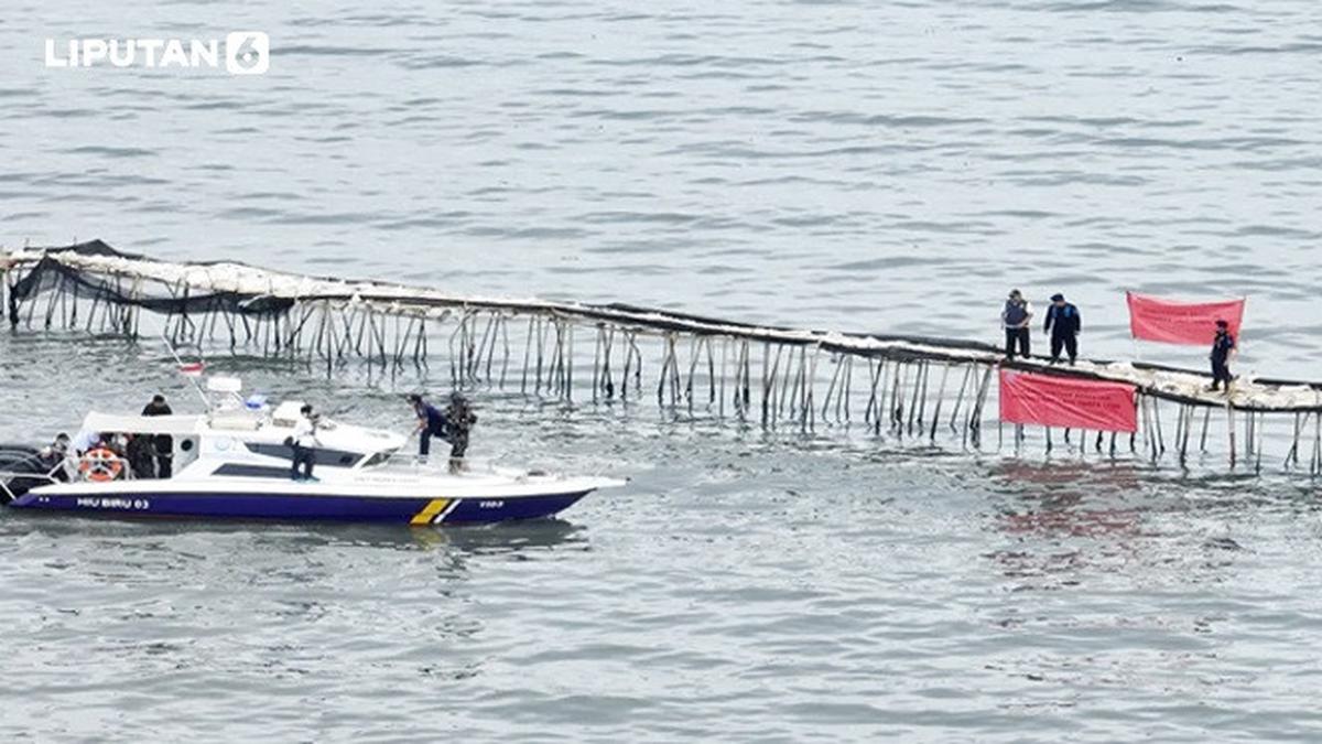 TNI AL dan Masyarakat Bongkar Pagar Laut Tangerang