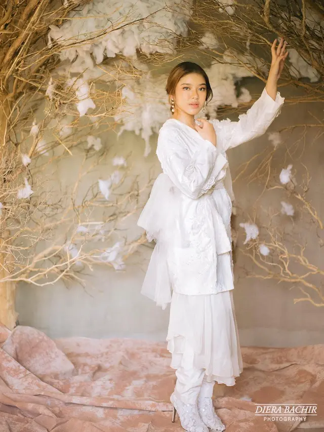 6 Pemotretan Tiara Idol dengan Tema 'Pearl In The Clouds' Ini Curi Perhatian