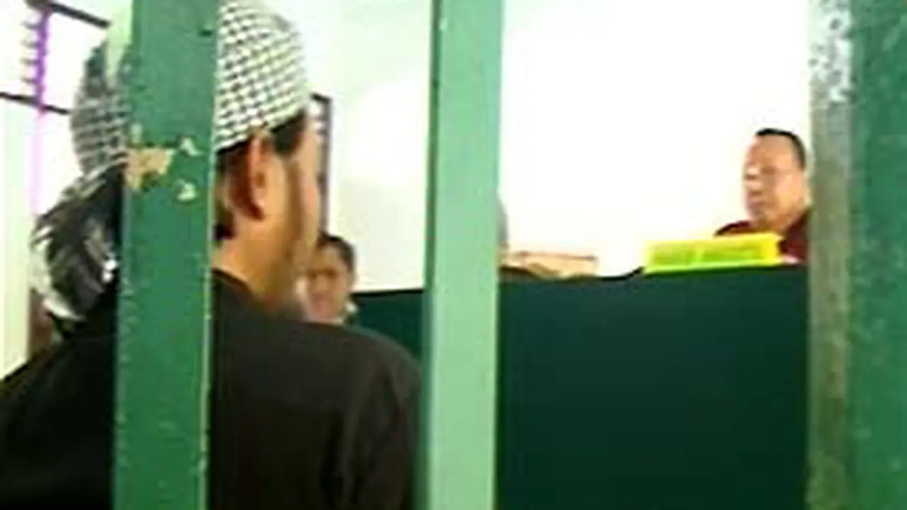 031006asidangteroris.jpg