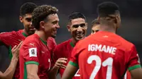 Para pemain Maroko merayakan gol mereka ke gawang Niger dalam pertandingan kualifikasi Grup E Piala Dunia di Stade Prince Moulay Abdallah, Rabat, Maroko, Sabtu (6-9-2025) dini hari WIB. (Foto AP)