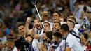 Pemain Real Madrid berfoto bersama saat merayakan gelar juara Liga Champions ke-11 di Stadion San Siro, Milan, Minggu (29/5/2016) dini hari WIB. (Reuters/Stefan Wermuth)
