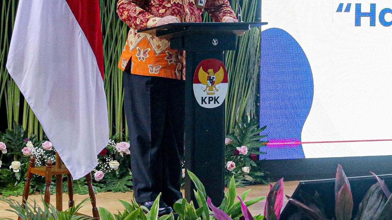 “Program ini penting menjadi kita, karena kita sadar sangat memahami fakta-fakta yang terjadi bahwa politik uang beberapa waktu yang lalu masih saja terjadi,” ujar Firli.