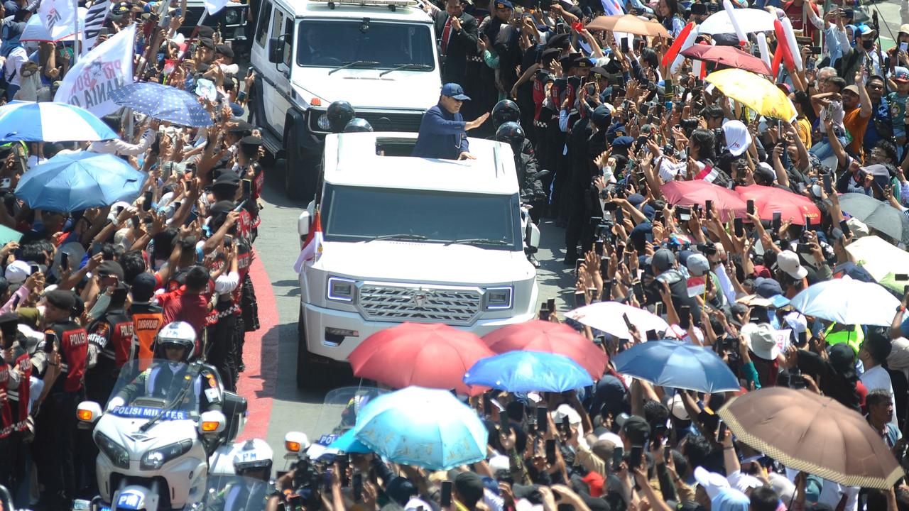 Presiden Prabowo sapa warga di Bundaran HI